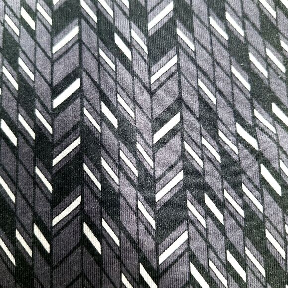 L.L. Bean Gray Geometric Carbon Capri Leggings Sz XS | UPF 50+ Activewear - Picture 9 of 10